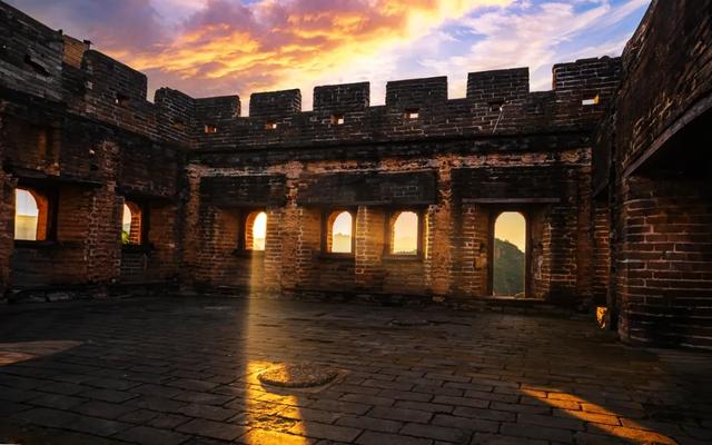 巨龙盘踞金山岭长城!