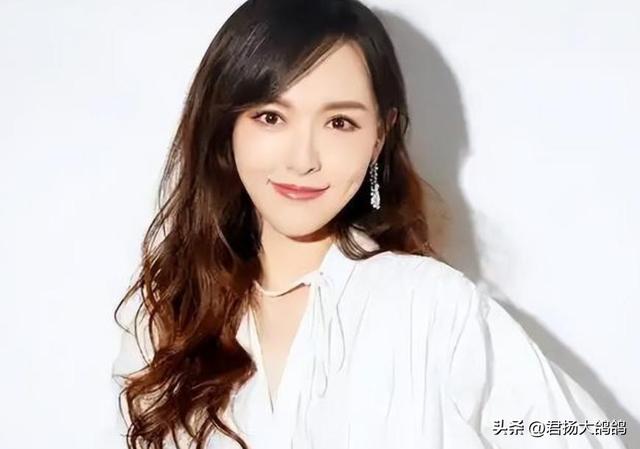 离婚传闻仅一周，41岁唐嫣高调官宣喜讯，原来一切早有预兆