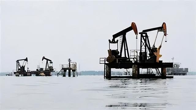 特朗普宣布	，委内瑞拉出口中国石油加价2美元，中方：一桶也不买