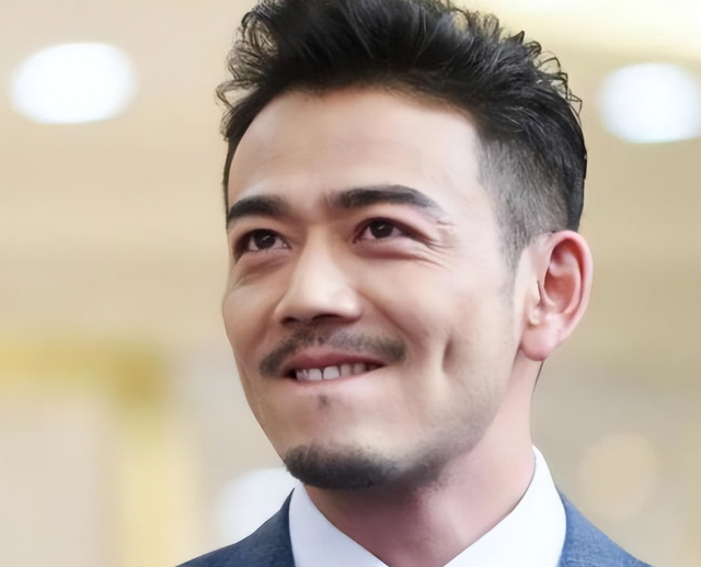 不顾央视警告，和刘涛传出绯闻的杨烁，如今的下场怪不了别人