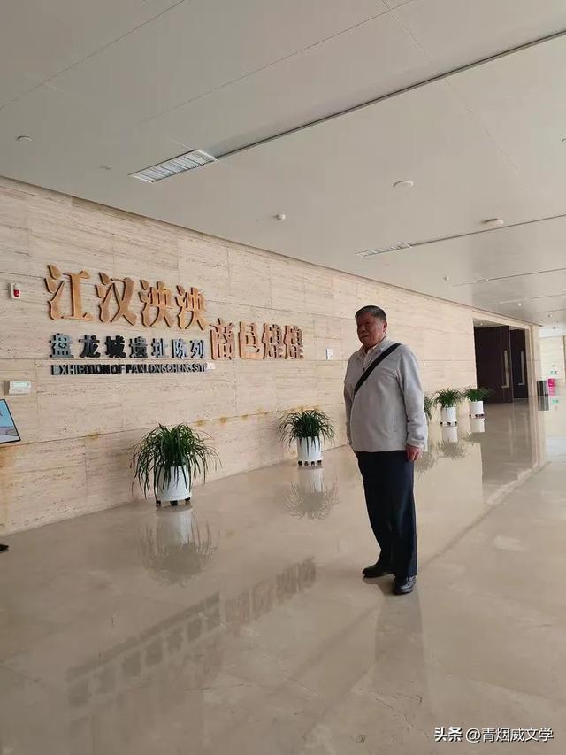 盘龙悠远银杏黄 水中学友情谊长