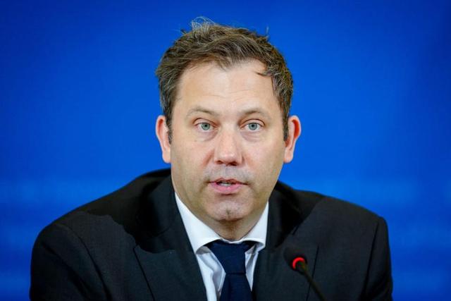 日本话音刚落，又一国介入台海，专机已经离华	，要逼中国做3件事