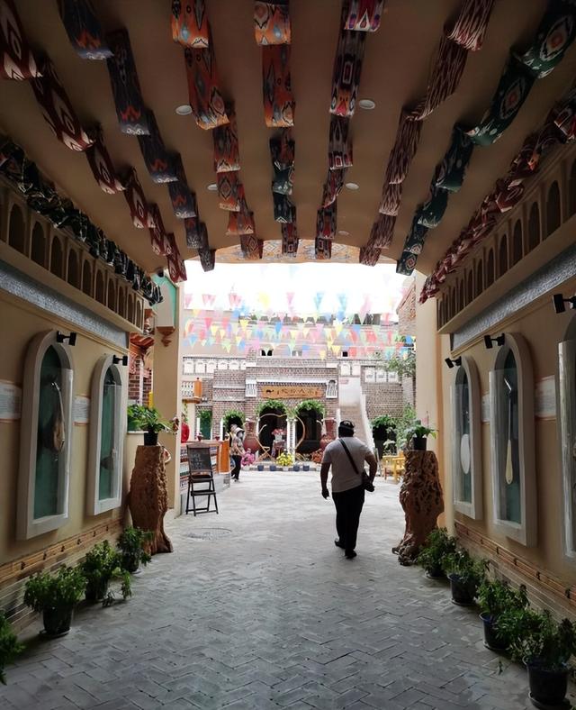 新疆是一个好地方：一半冰峰一半火，藏着多少惊喜？