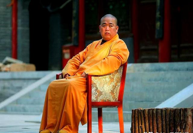 李湘不再隐瞒，坦白自己与释永信之间的关系，原来我们都错怪她了