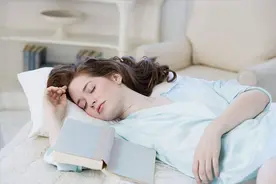 医生提醒：睡醒后若经常出现这几种表现，说明你必须要注意身体了图片