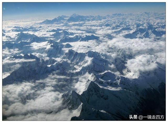 雪峰、云海、田陌 — 西藏林芝至成都空中俯瞰