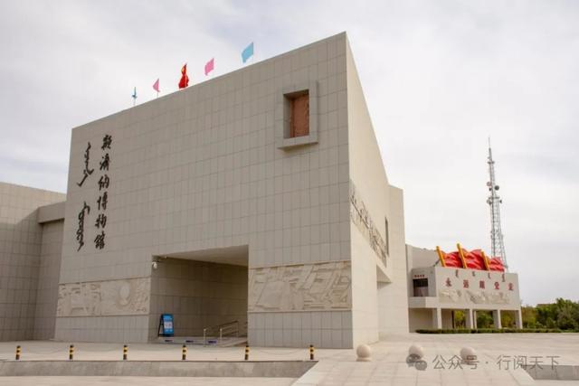 额济纳，额济纳，秋天必须要去额济纳，与金色胡杨林相遇