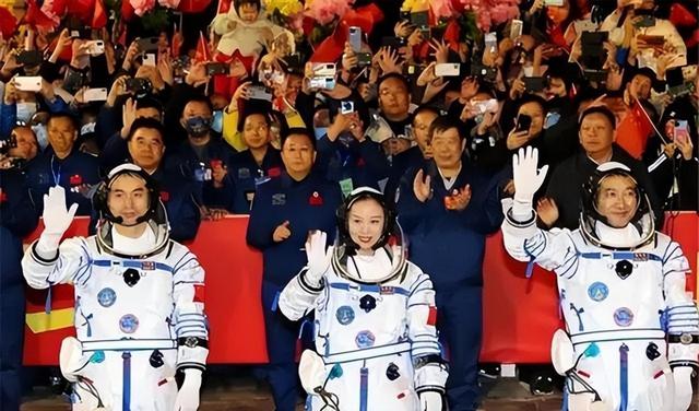 牺牲太大了！中国首个出舱女宇航员谈太空之旅：落地后路都走不了