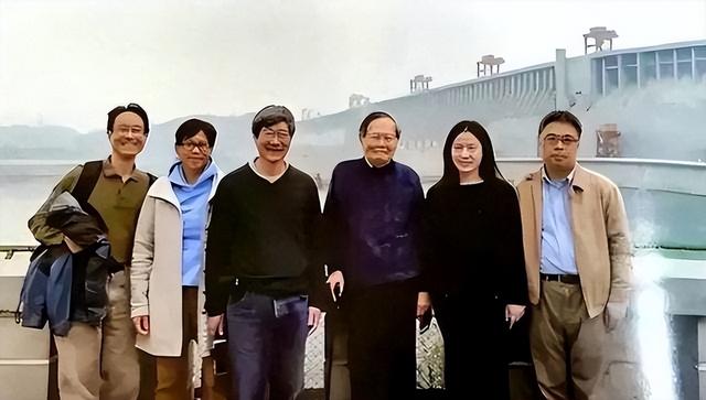 杨振宁儿女现状	，他的3个儿女都在干什么？