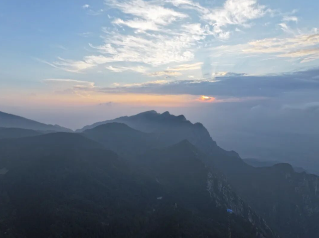 庐山：秋云涨起时 正是醉眠处