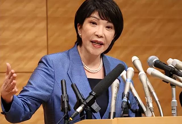 迟迟等不到北京贺电后，高市早苗公开道歉，日本社会面临巨大难题
