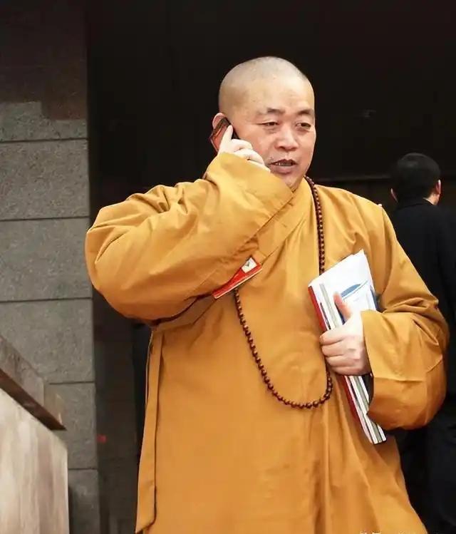 释永信家庭背景：大哥开武校，四弟已出家，母亲和二哥相依为命