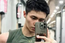 翟子路健身照曝光 八块腹肌让人热血沸腾 网友 这身材绝了 你挡得住吗图片