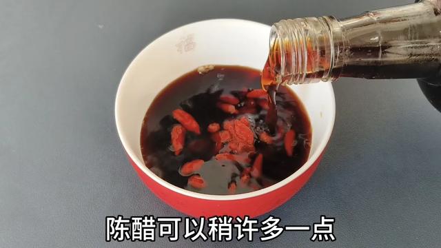 枸杞用陈醋泡2天，作用太厉害了，老一辈人的土方法，看完涨知识