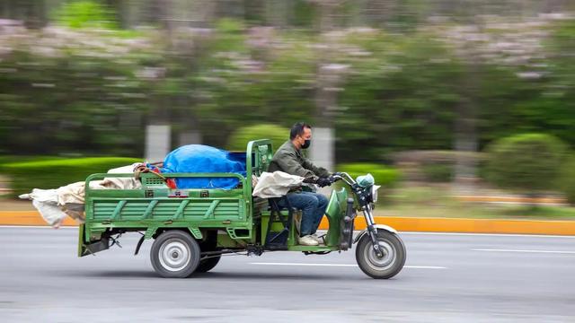 为什么后来翻身的人，都有一段家里蹲的过往？