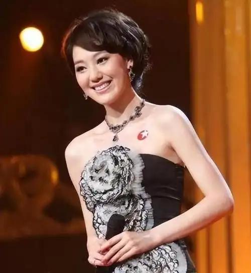 讨好大佬陪睡上位？遭央视“开除”？曾是央视女主持谣言有多离谱