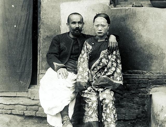 清末老照片：名妓果然是名妓，比后宫佳丽好看太多，富太太也追星