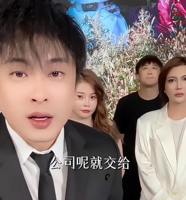 宣布退网才一周，辛巴账号宣布即将复播，预约40万人，记吃不记打