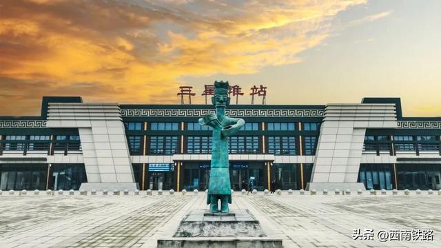 票价不超50元，动车直达成都周边小城