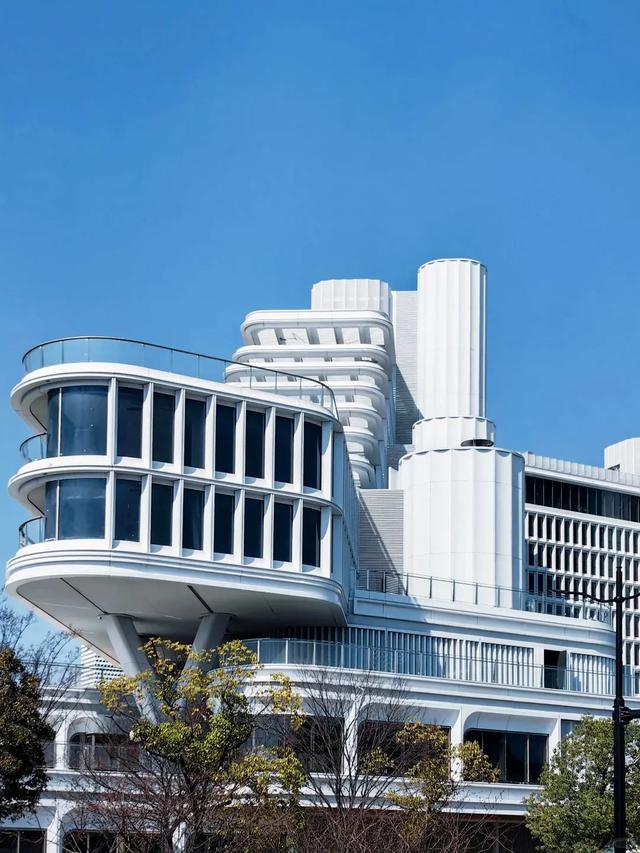 上海新地标来了！除了LV大船，黄浦江边又添两座超惊艳“巨轮”