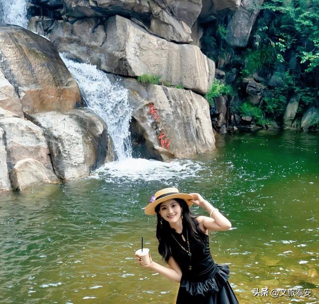 来赏银杏啦！还记得那年 “杏” 花微雨，你说要来新甫山~