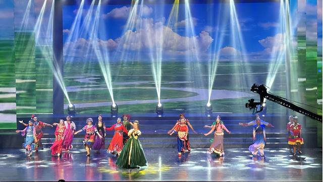 明日开演！村晚盛宴+非遗市集！逛古镇文创、赏村晚，鹰潭上清古镇&龙虎山游玩攻略承包你的冬日快乐！