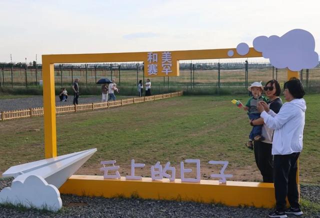 呼和浩特市：硬核打卡！与飞机近距离合影，震撼视角免费拍→