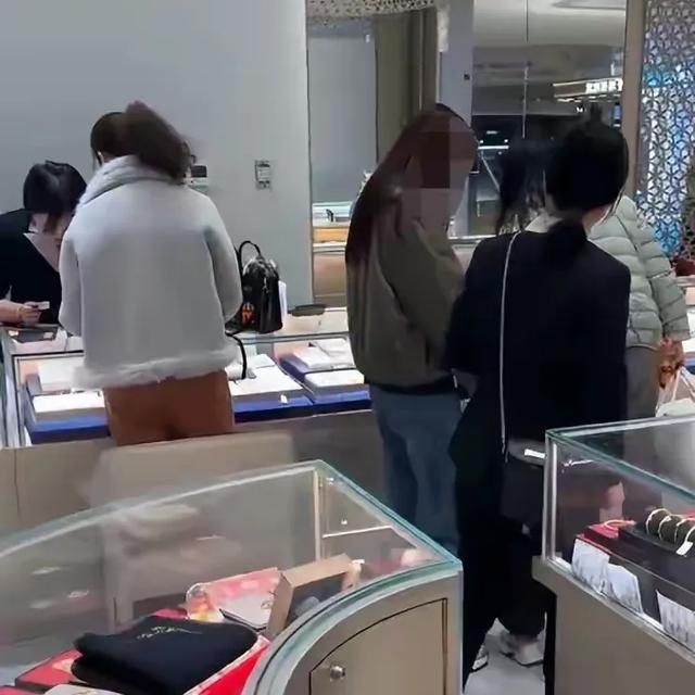 金价1500元/克真相:富人囤金?资本炒作?普通人怎么避免踩坑!