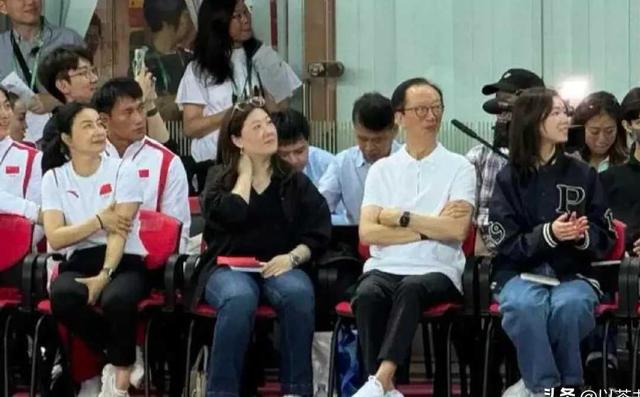 伏明霞长女梁思渝：23岁进哈佛做慈善，为母争光