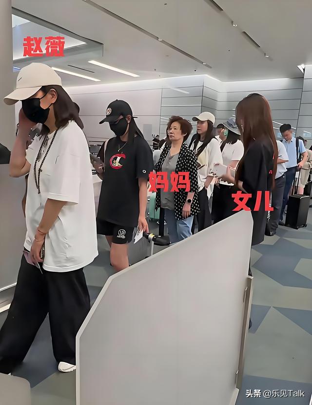 封杀4年后，49岁赵薇又有消息，因胃癌去世传闻 5个月前就真相大白