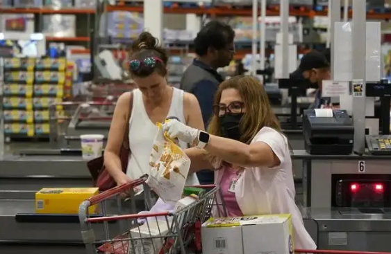 中美GDP差距再次拉大！中国GDP跌到美国62%，到底是哪出问题了？