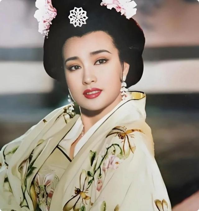 李连杰“返老还童”事件，走向越来越玄乎，难怪向太坐不住了！