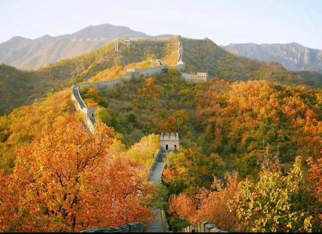 今天进山赏景，秋天的山色太美了，简直是摄影家的天堂