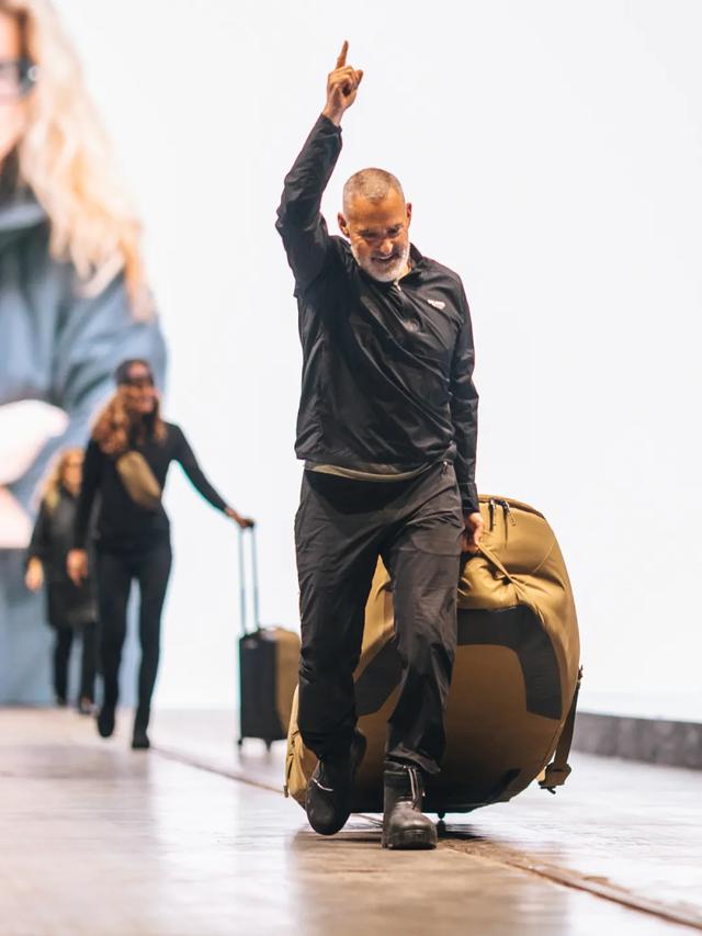 在瑞典，我们采访了世界上浪得最高的男人