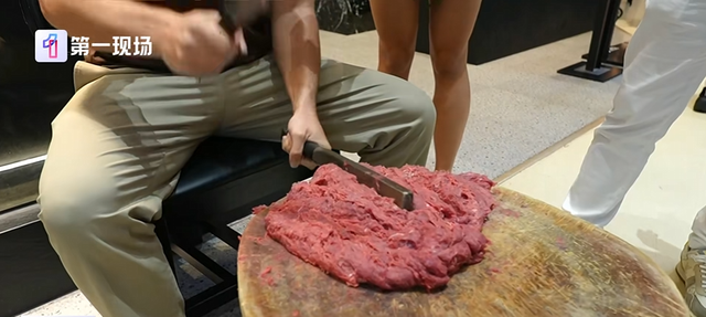 马库斯来了！参观东纵纪念馆、体验外骨骼机器人、吃牛肉、喝凉茶……这很深圳！