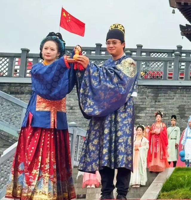 汉中汉服嘉年华活动盛大启幕！