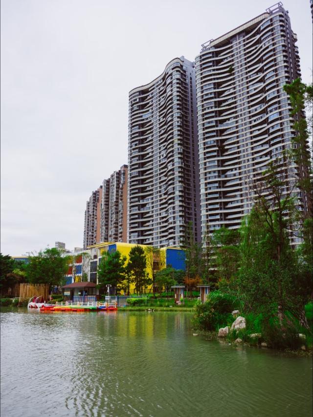 成都又一湿地公园走红！人少景美堪称 “台湾小垦丁”，门票全免费