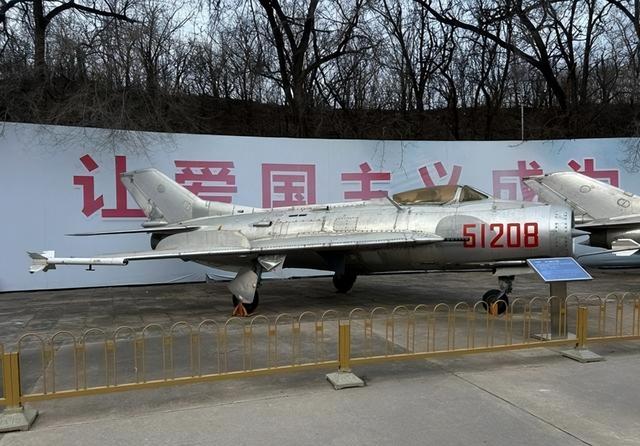 购买中国战斗机不给钱，7次追债都没还，这个嚣张小国报应来了