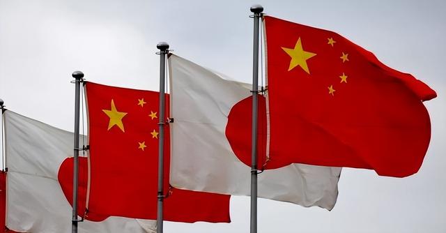 高市输了个精光，特朗普与华通话不到12小时，对日本发出两大警告