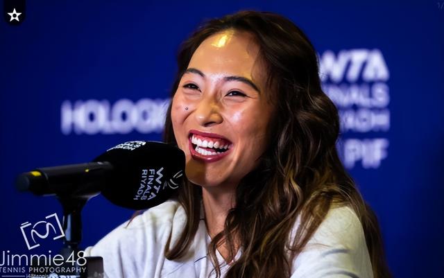 连续退赛80天，郑钦文再破天花板，让李娜和整个网坛“沉默”了