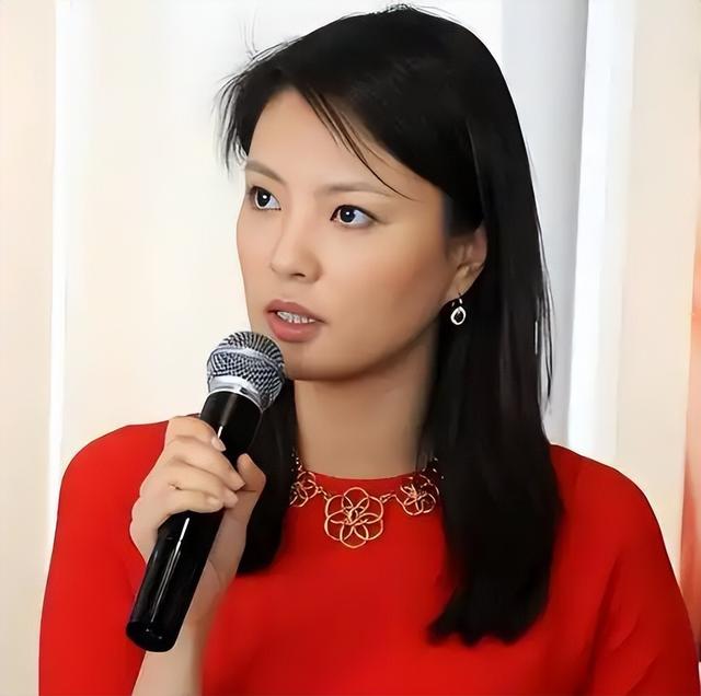 男友去世、丈夫入狱，今又被释永信牵连，她将王牌打的稀巴烂