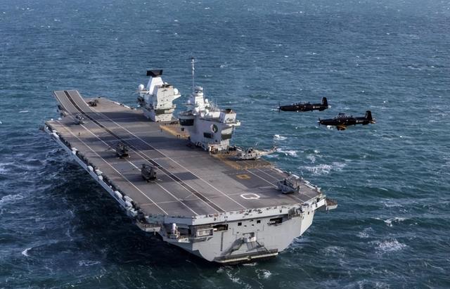 又让张召忠说中了？东拼西凑550亿建的2艘航母，如今彻底成为累赘