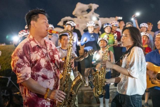 当音符漫过海岸线，“日照浪歌行”，太会了！