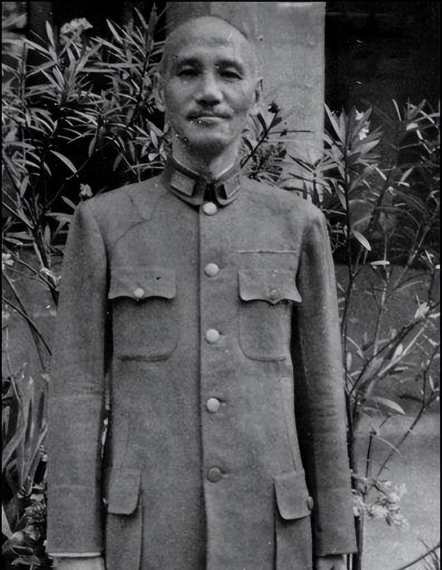 蒋介石在日记里坦言过：重庆谈判放走毛泽东，全是因为这两点！