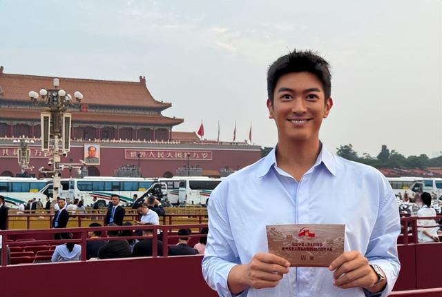 受邀观礼9.3阅兵的4位明星，个个口碑好，这才是我们该追的明星！