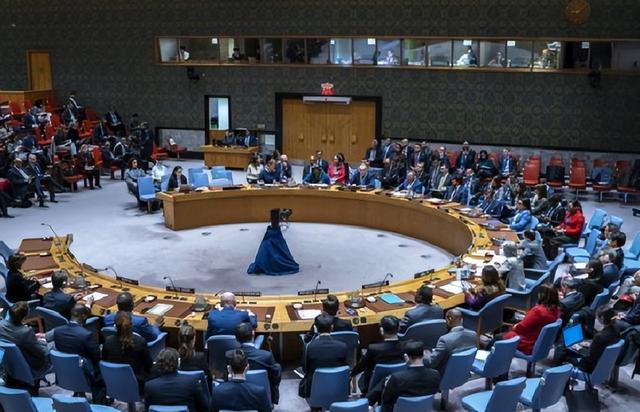 禁令生效，中方对日称呼已变	，日右翼开始反水，枪口对准高市早苗