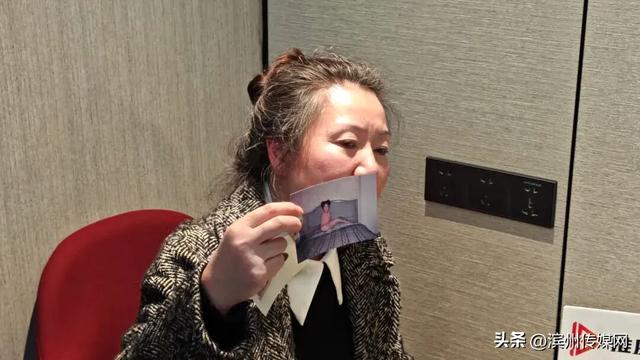 成都女子家门口遇害案一审休庭,被告人称没精神病是正当防卫,女子母亲:凶手态度嚣张,多次打断公诉方问话