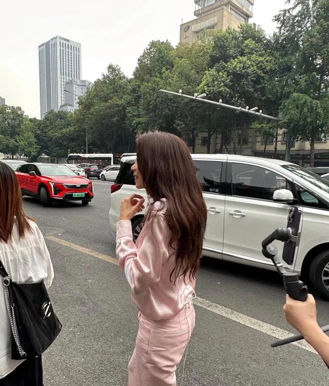莫文蔚，以前觉得她长相很一般，如今越看越好看