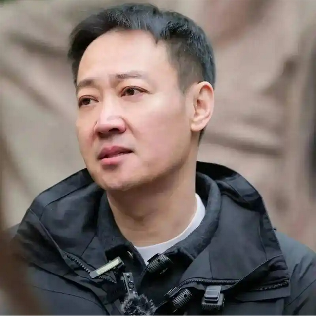 离春节不到2月，52岁辛柏青高调传出喜讯，朱媛媛终于可以放心了