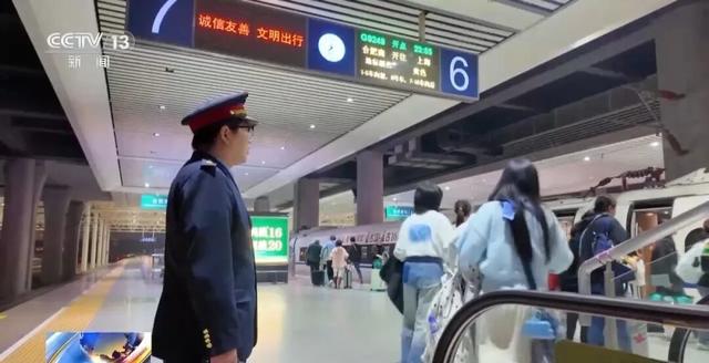 上新！“熊猫专列”“歌迷专列”“全景观光”你选哪个？